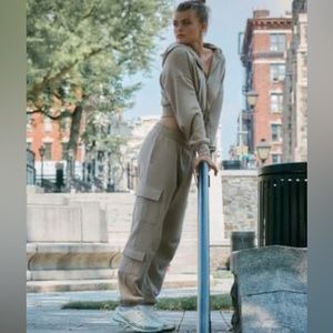 NWT Garage banded cargo jogger simply taupe size S